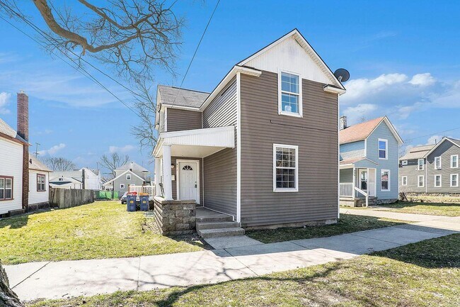 Primary Photo - 842 5th St NW