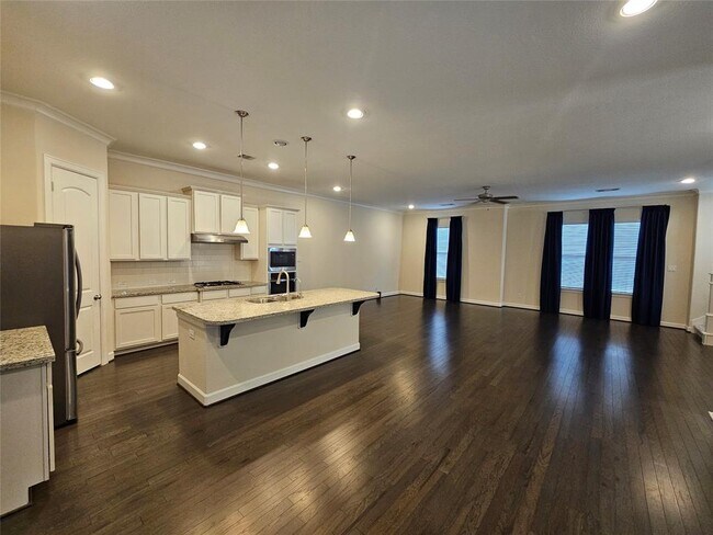 Building Photo - 9610 Knights Station Dr