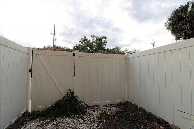 Building Photo - 507 NW 39th Rd