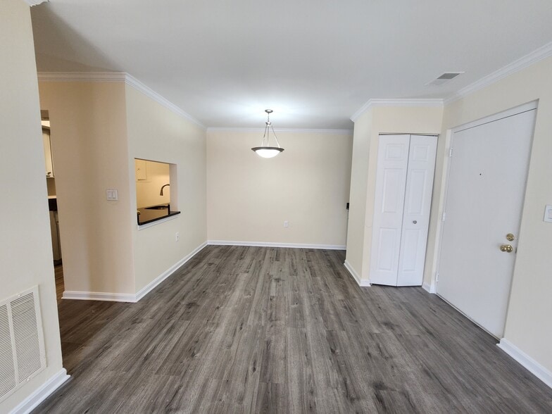 Building Photo - 18336 Streamside Dr
