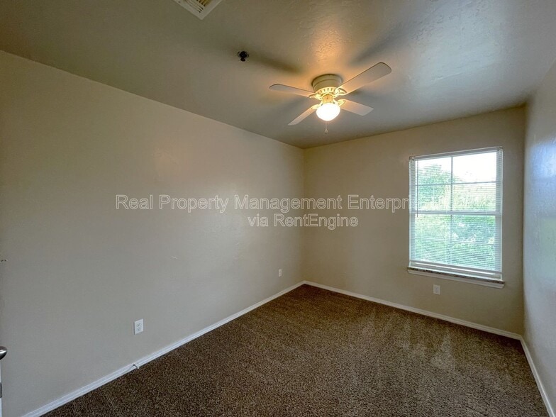 Building Photo - 2442 NW 39th St