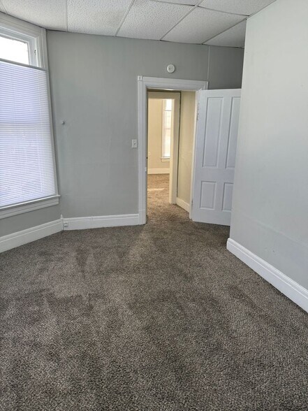 Building Photo - 912 N 10th St