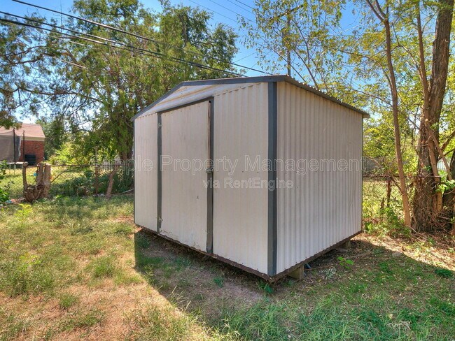 Building Photo - 3916 NW 24th St