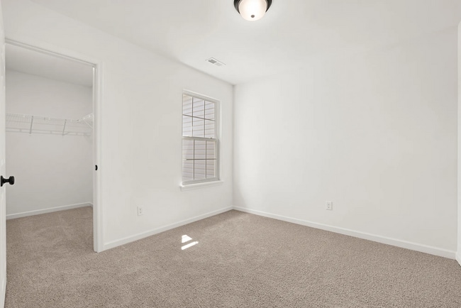 Building Photo - 43 Fairmount Grv Dr
