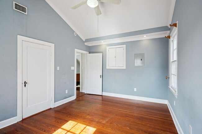 Building Photo - 3115 Nashville Ave