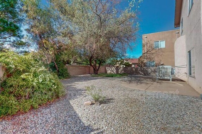 Building Photo - 7509 Cricket Hill Dr NE