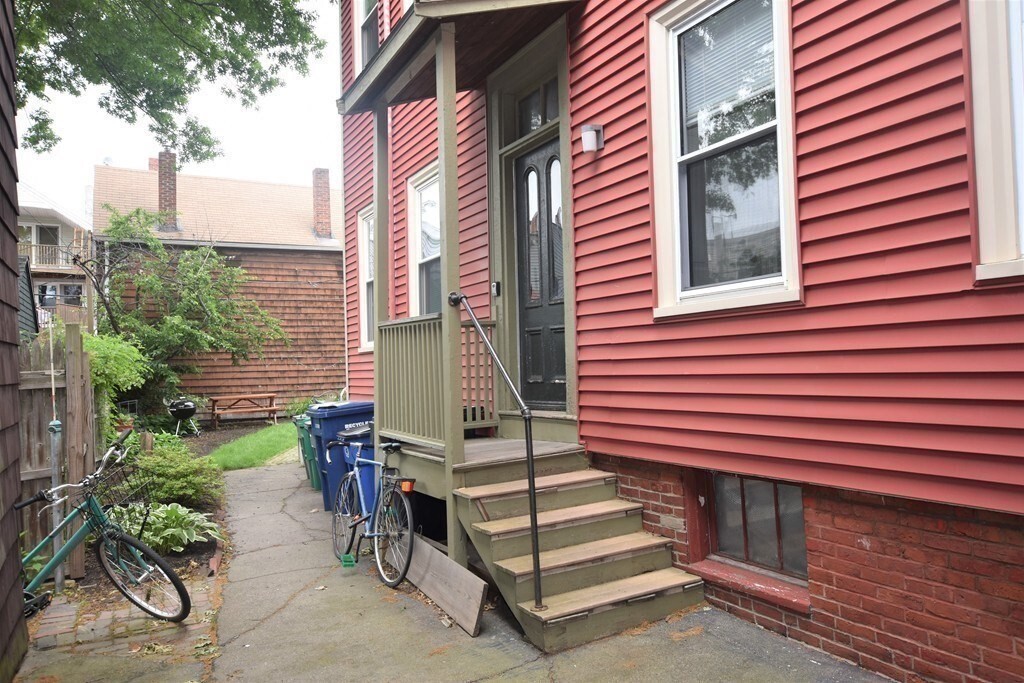 Building Photo - 135 Otis St