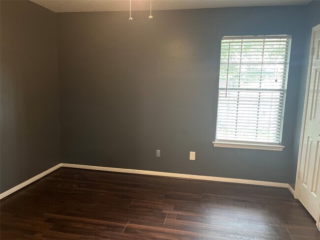 Building Photo - 11302 Meadowchase Dr