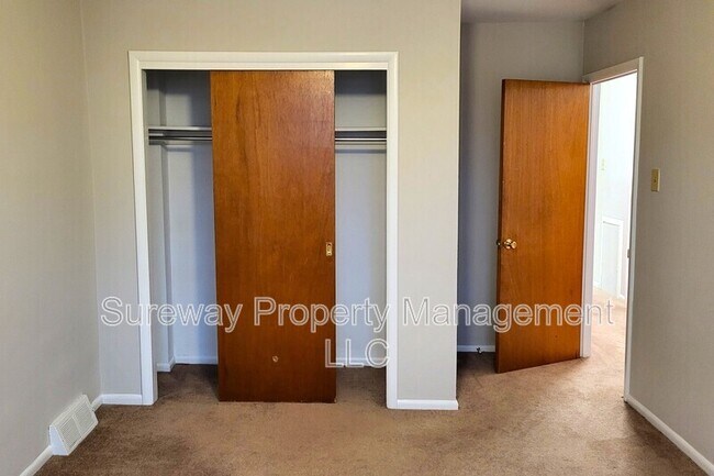 Building Photo - 9 Jeffrey Rd