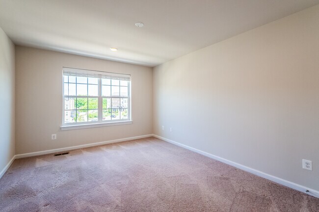 Building Photo - 5650 Lanteen St