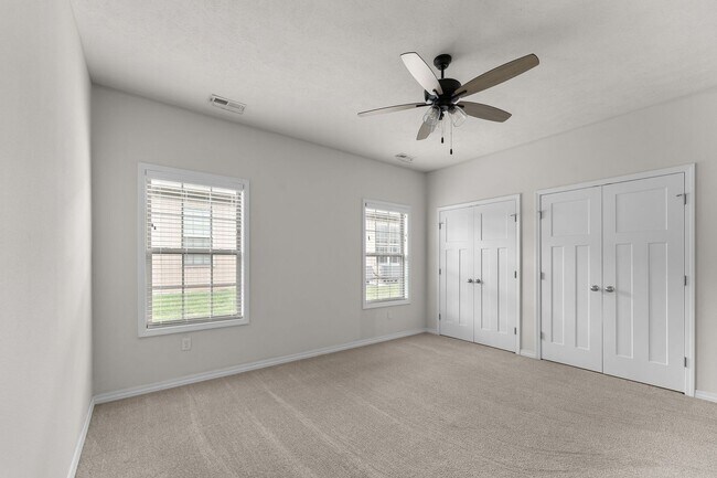 Building Photo - NEW LUXURY 3 BED 2 BATH 2 CAR GARAGE DUPLEX