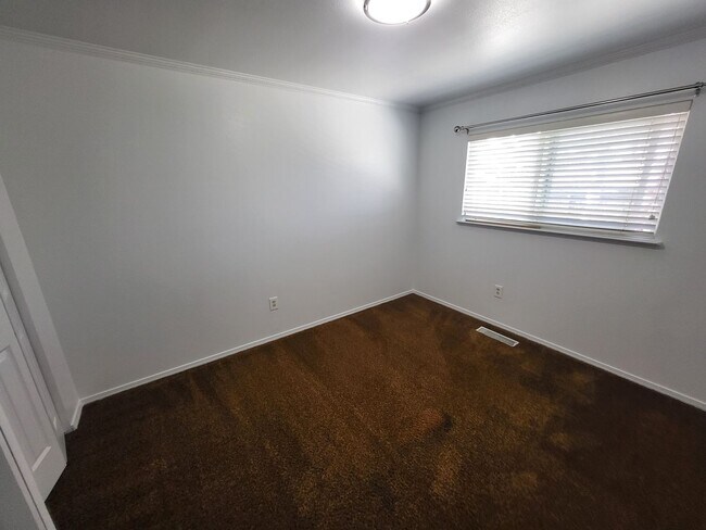 Building Photo - 2166 Carriage Crest Dr