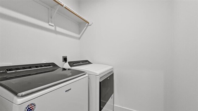 Building Photo - 6423 Highland Pine Ln