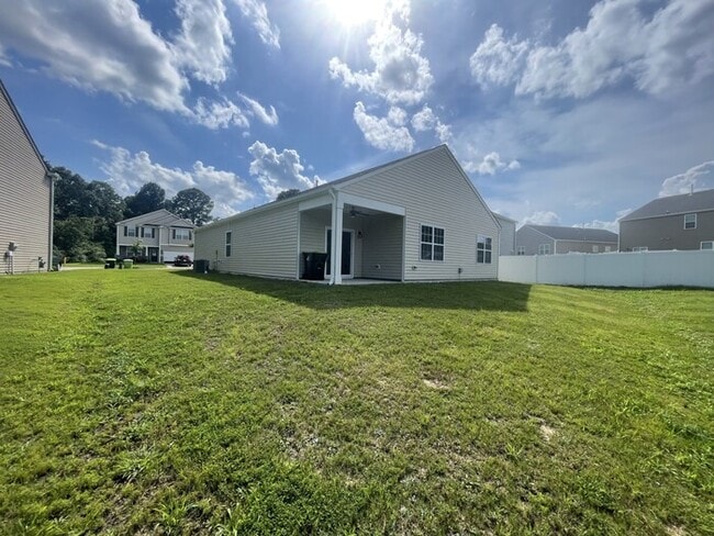 Building Photo - 908 Sea Holly Dr