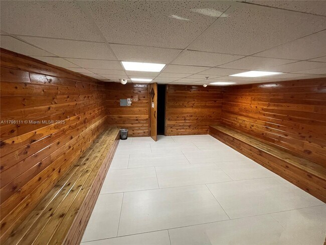 Building Photo - 540 Brickell Key Dr