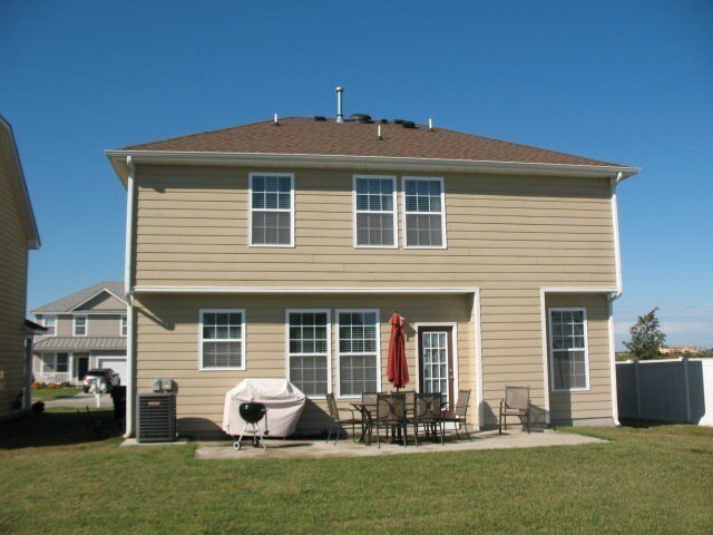 Building Photo - Two Story, 4 Bed, 2.5 Bath in the Stockbri...