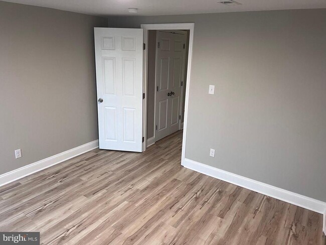 Building Photo - 137 Vassar St