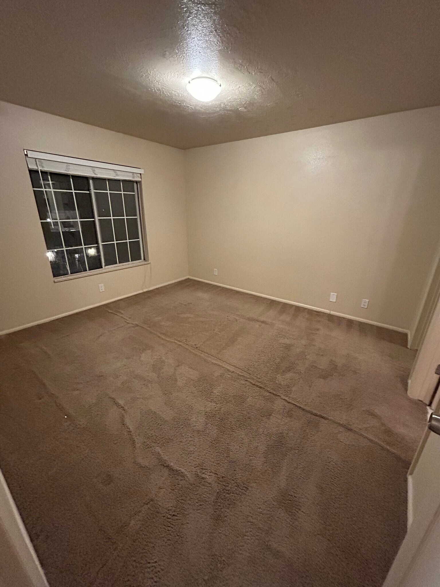 Master Bedroom with Walk in Closet - 1221 E Waterside Cv