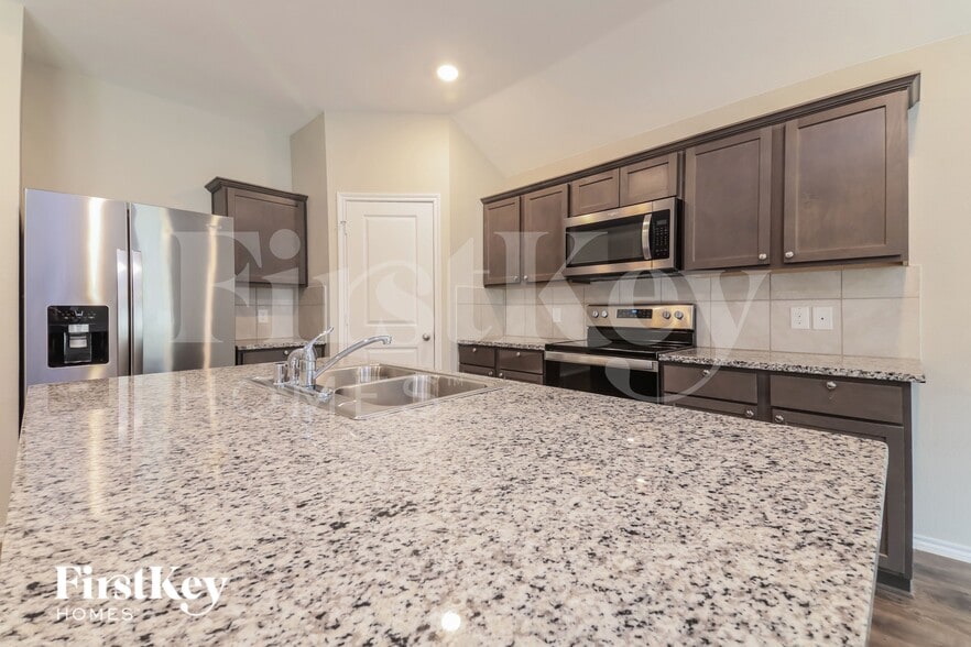 Building Photo - 3370 Everly Dr