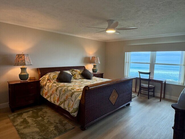 Building Photo - Direct Oceanfront 2/2 Condo in Stuart!