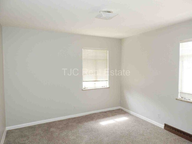 Building Photo - DU Home for Rent!  Upper Unit Available.