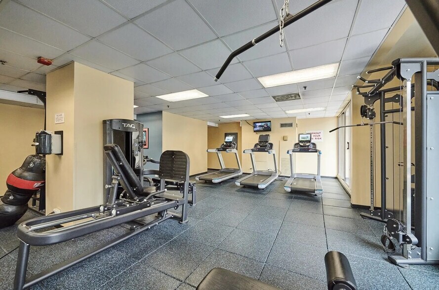 Building Photo - 200 N Dearborn St