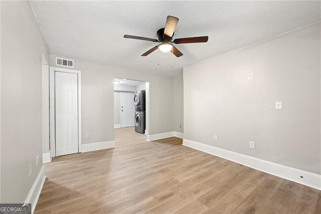 Building Photo - 156 Fairfield Pl NW