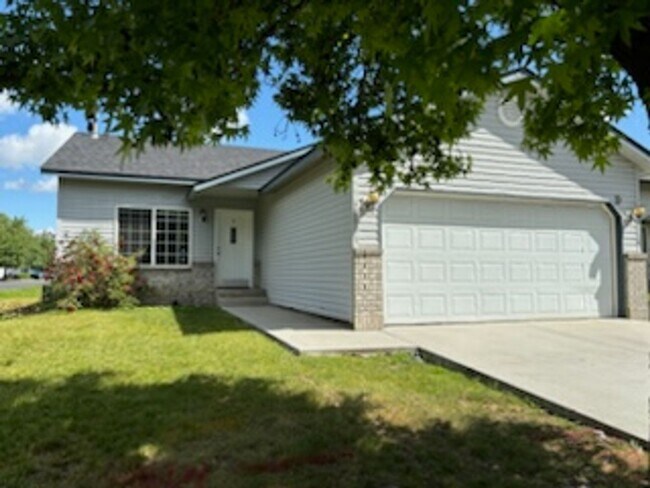 Building Photo - Home in CDA Place