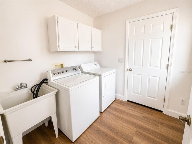 Building Photo - 1211 Cabella Cir