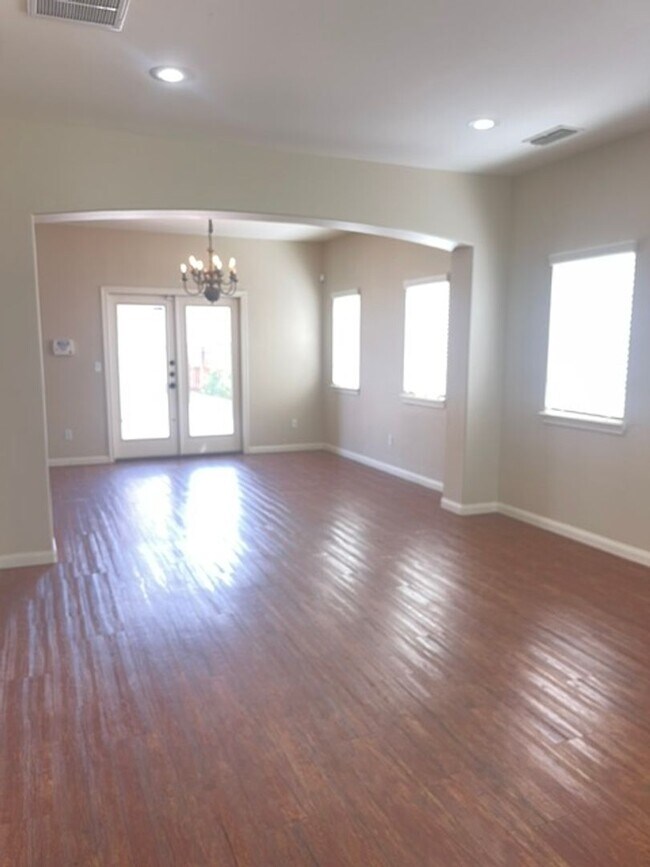 Building Photo - Duplex in South Lubbock