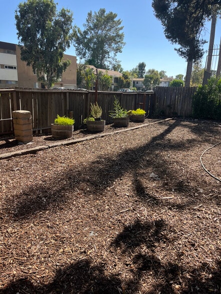 Building Photo - 11471 Riverside Dr