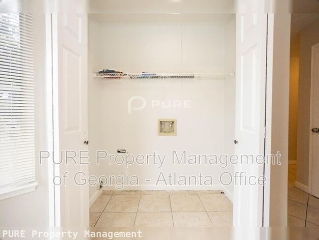 Building Photo - 7208 Crestside Dr
