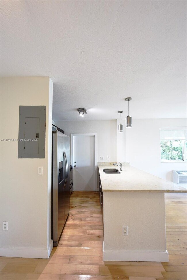 Building Photo - 7171 Bay Dr