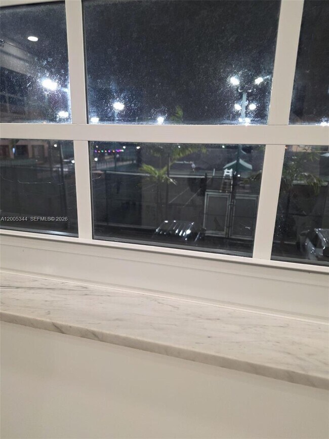 Building Photo - 660 Tennis Club Dr