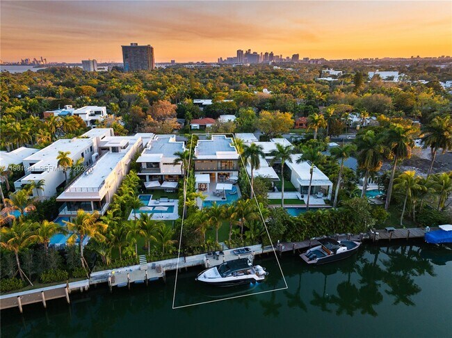 Building Photo - 707 NE 77th St