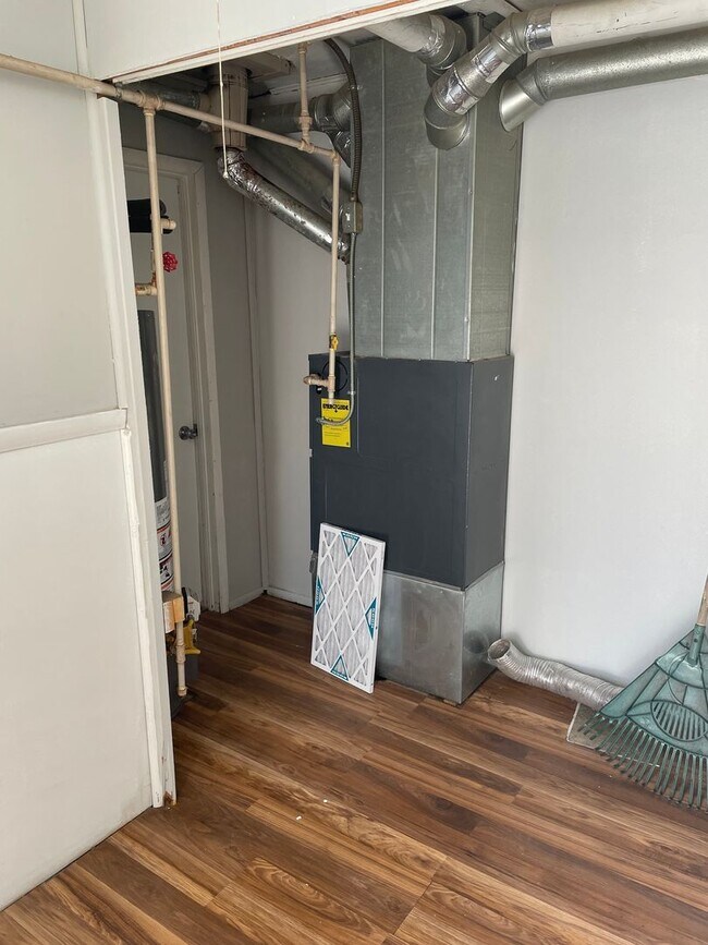 Building Photo - 2022 Rhode Island Ct.