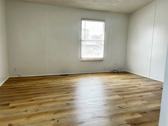 Building Photo - 219 Blinkin Ave