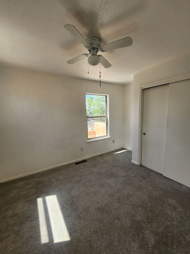 Building Photo - Charming Townhome in Southeast Albuquerque