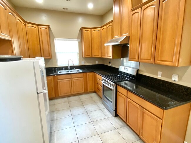 Building Photo - 15917 Sierra Vista Ct