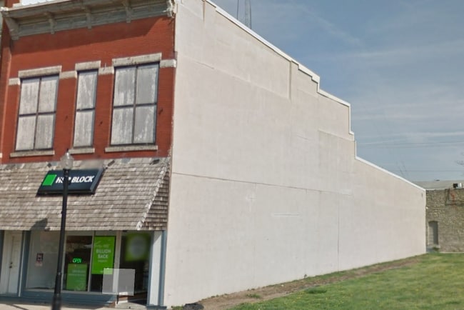 Primary Photo - 108 W Main St