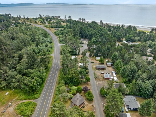 Building Photo - 3612 Seabreeze Ave