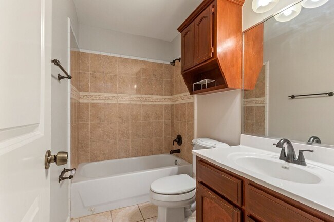 Building Photo - 3 Bed/2.5 Bath/2 Car Garage off Bass Blvd. in Harlingen