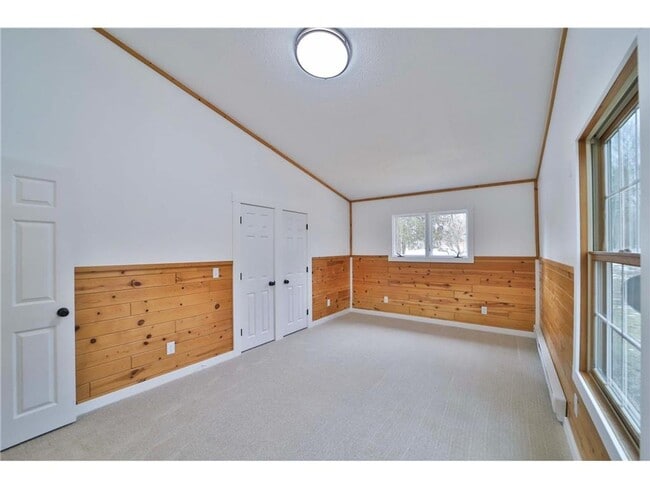 Building Photo - 3 Bedroom, 2 Bathroom Single Family House