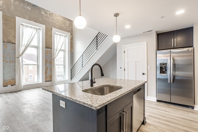 Building Photo - 104 W Main St