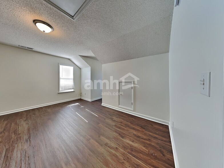 Building Photo - 5320 Sahalee Way