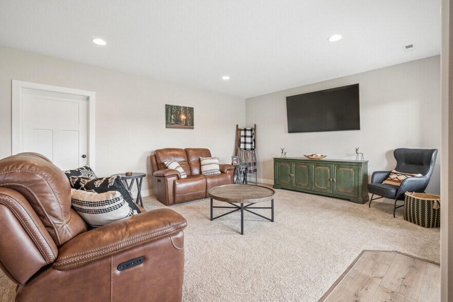 Building Photo - 2105 Timberview Dr