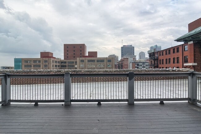 Building Photo - Huge Luxury 2 Story Condo with Private Rooftop Deck!