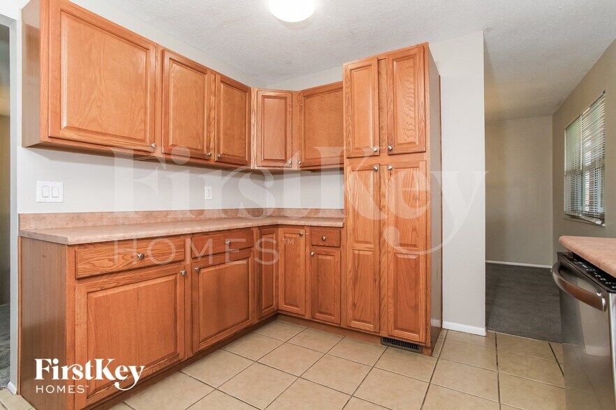 Building Photo - 811 Baker Ct