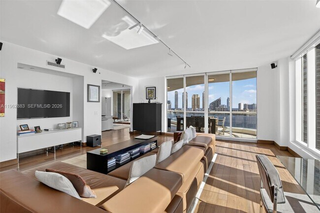 Building Photo - 6000 Island Blvd