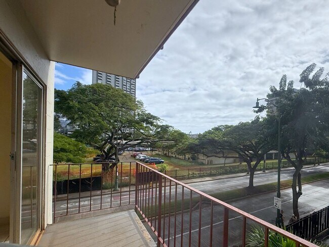 Building Photo - 2543 Kuhio Ave-301